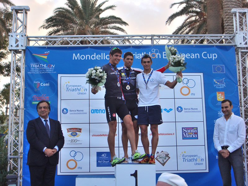 I vincitori categoria Uomini del XXI Triathlon del Mediterraneo