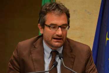 Si è tenuto ieri poco dopo le 16 a Roma presso il Ministero per gli Affari regionali il tavolo tecnico per risolvere il blocco dell’impugnativa della finanziaria. L’assessore all’Economia della Regione Siciliana Luca Bianchi che ha partecipato al tavolo si è così espresso: Sono soddisfatto, questo incontro tecnico è andato bene, anche perché in sostanza 
