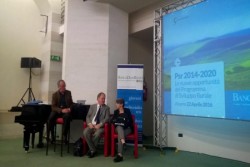 Alcamo (TP) – Un incontro per discutere del PSR 2014-2020 e delle nuove opportunità del Programma di sviluppo rurale. Organizzato da Banca Don Rizzo, l’incontro si è tenuto oggi pomeriggio Alcamo presso il Centro Congressi Marconi (Corso VI Aprile). Un’occasione per discutere della programmazione europea che assegnerà oltre 2 miliardi di euro alle imprese agricole 
