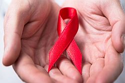 Palermo – Venerdì 13 gennaio dalle 18 fino alle 21 è possibile sottoporsi gratuitamente e anonimamente al test rapido per l’Hiv grazie ai volontari di Arcigay Palermo e di personale medico specializzato, al quartiere generale locale di Amnesty International. L’infezione da Hiv non può essere diagnosticata attraverso i sintomi né attraverso le comuni analisi del 
