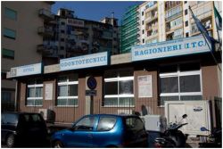Progetto Costituzione e Legalità L’Istituto, dietro un’inziativa ideata e organizzata dalla Dott.ssa Maria Pia Iovino, Docente di Materie giuridiche e Referente Scolastico per il COVID-19, a ridosso di un inizio di anno scolastico inconsueto, a causa dell’emergernza epidemiologica sanitaria in atto,  ha realizzato a scuola un evento:  “Io Prevengo. E tu?” invitando il Prof. Antonio 
