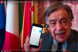 “La Sicilia è l’ultima regione d’Italia per numero di ricorso all’applicazione Immuni”. Partendo da questo incipit, il sindaco Leoluca Orlando, in un video pubblicato sul canale Youtube del Comune di Palermo, invita a “scaricare l’app Immuni, che è uno strumento, una garanzia per prevenire il contagio e per difendere sé e gli altri dal contagio.  La 
