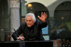 Punte da ventimila visualizzazioni per i cinque concerti jazz e una citazione sul portale Artribune tra gli appuntamenti italiani da non perdere tra quelli realizzati all’interno di luoghi d’arte, durante queste strane feste colme di spettacoli in streaming: il Castelbuono Jazz Festival ha chiuso la sua ventitreesima edizione con numeri ottimi, che lo aiutano a guardare al futuro con serenità. Ma 
