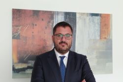 «Il Recovery Plan predisposto dal governo è una assoluta Waterloo per il Sud e per la Sicilia. Ormai è certo: nonostante il bisogno assoluto che il Meridione e, segnatamente, la nostra Isola hanno di infrastrutture all’avanguardia, quasi non vi è traccia di nulla che possa farci mettere alla lontana in pari con il resto d’Italia e d’Europa. Il 
