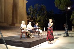 Mercoledì 17 febbraio, alle ore 12, nella sede del Comune di Palermo, il sindaco Leoluca Orlando consegnerà la targa del Premio DonnAttiva 2020 a Pamela Villoresi, Direttore Artistico del Teatro Stabile Biondo di Palermo. Il Premio le era stato assegnato il 7 Luglio scorso, in occasione della sua XII edizione. Saranno presenti alla cerimonia la fondatrice e 
