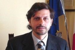 Sicilia, ddl Riforma del Commercio. Vittorio Messina, presidente Confesercenti Sicilia: “Urgente avviare percorso stabile sui temi del commercio e sulle trasformazioni in atto: dalla crisi, ai negozi vicinato, alla tutela dei negozi storici”  Palermo, 17 marzo 2021. “Non è più possibile rinviare il momento di affrontare la crisi di un settore tanto importante come quello del 
